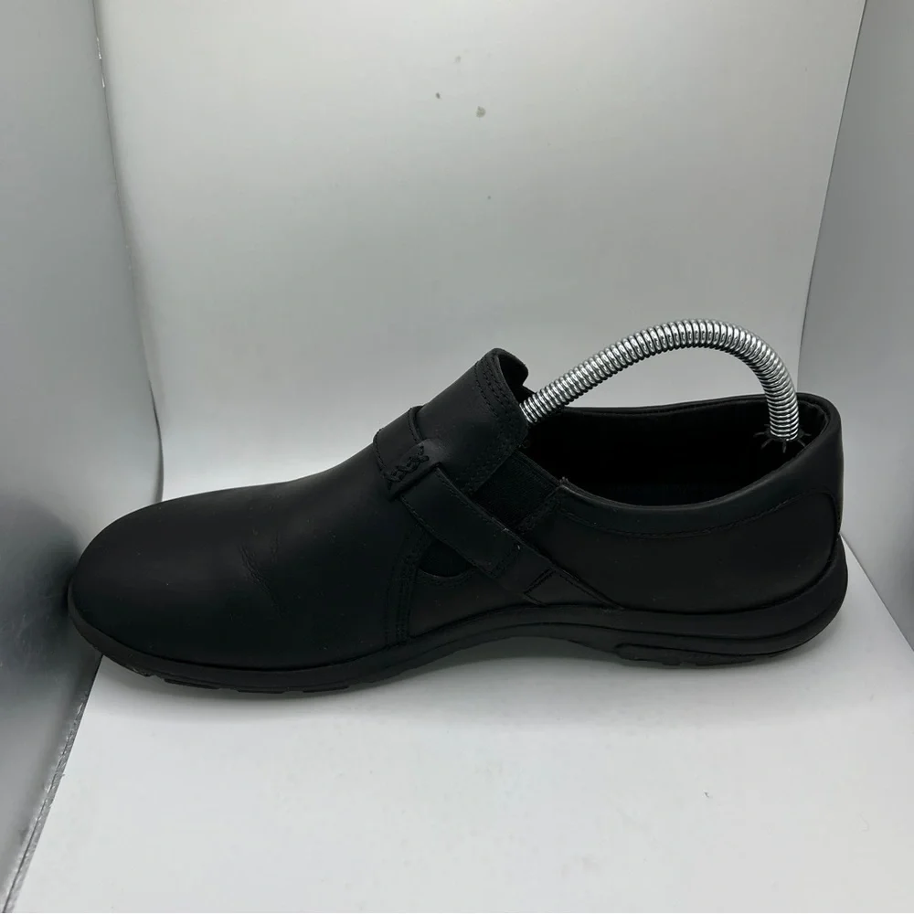 Women’s Merrell Leather Slip-On Shoes Size 9.5